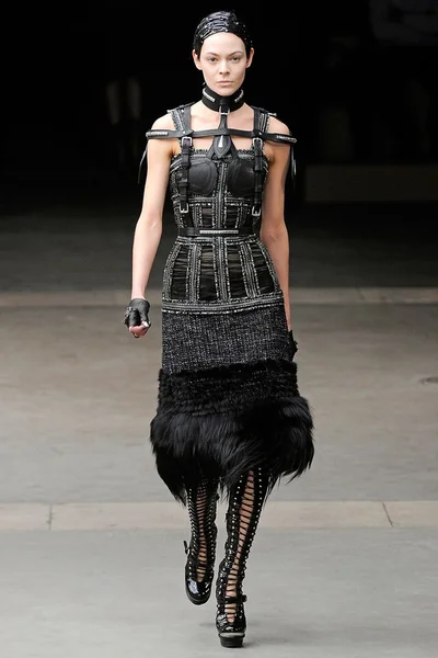 Look 10